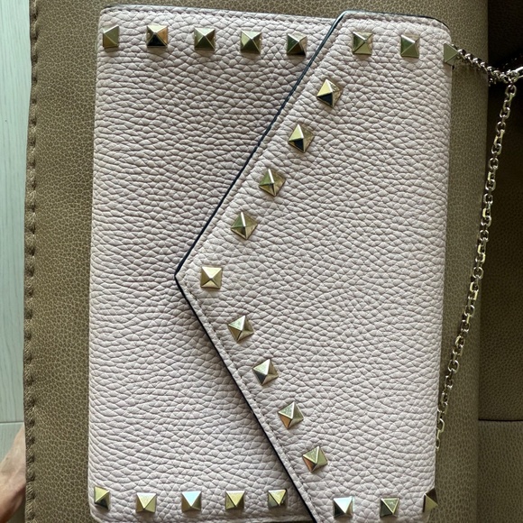 Valentino Garavani Wallet On Chain (Blush) - Picture 9 of 16